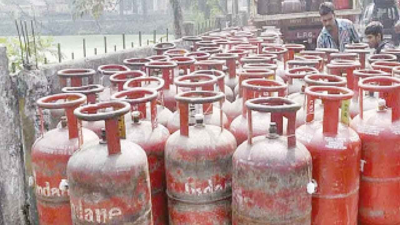 Illegal LPG cylinder refilling still rampant as govt turns a blind eye