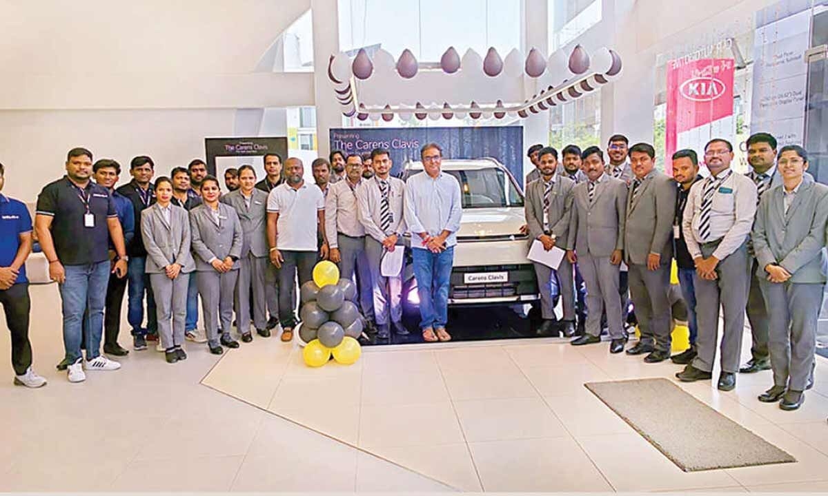 Kia Launches Premium ‘Clavis' Variant of Carens MPV in India