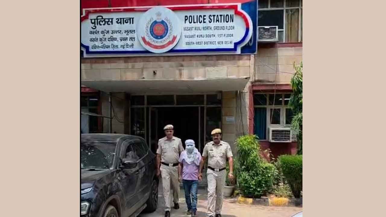 Delhi Police bust high-value courier theft case, arrest one