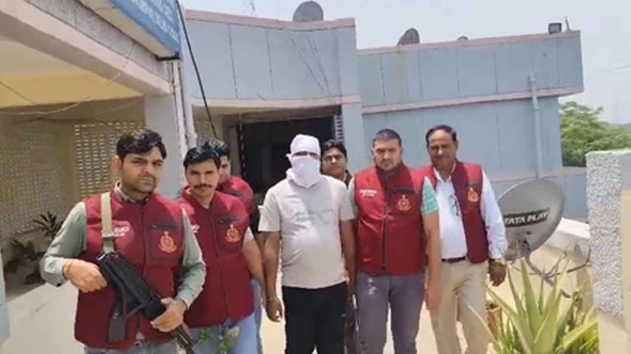 Delhi Police bust interstate auto theft syndicate, recover eight high end cars