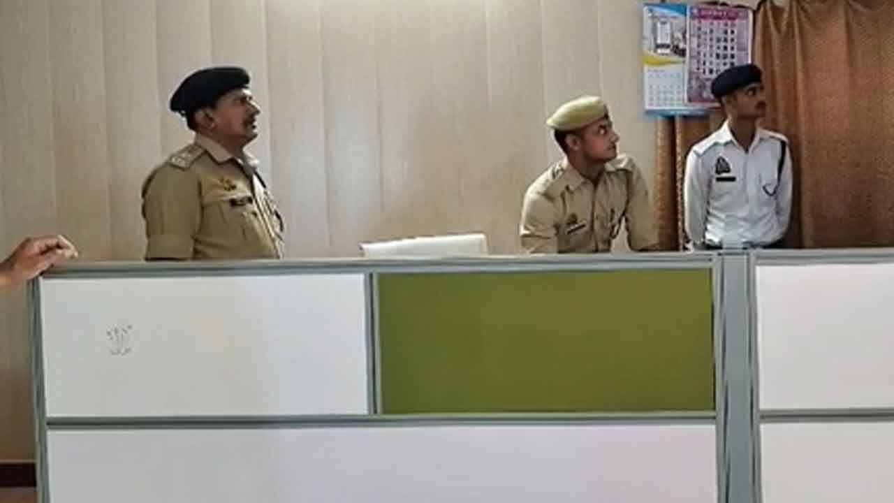 Five arrested with cache of arms in hotel raid in Delhi's Jangpura