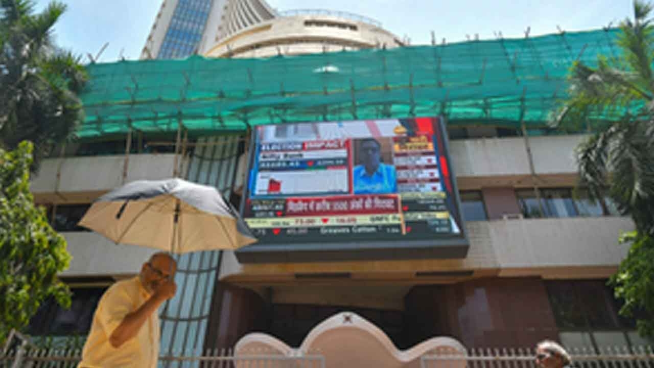 Indian stock market opens flat amid stable institutional investments