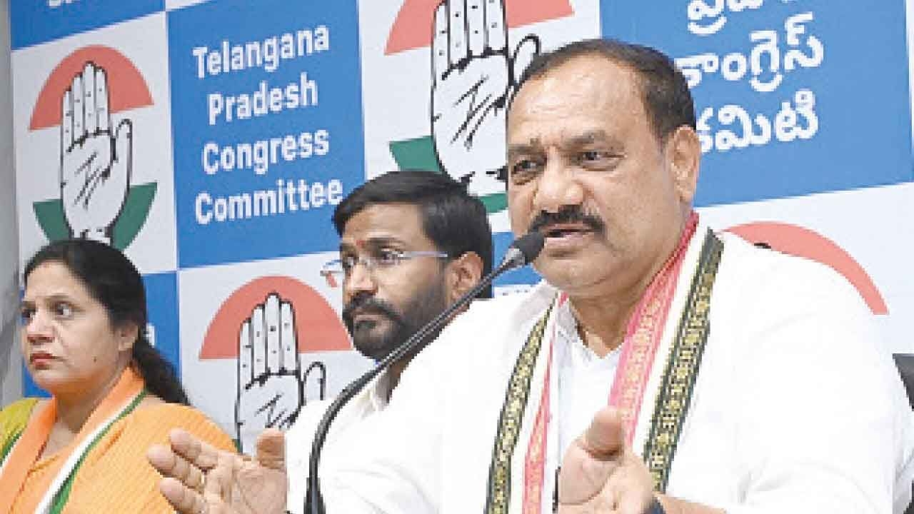 TPCC chief slams KCR, Kishan over alleged BRS-BJP nexus