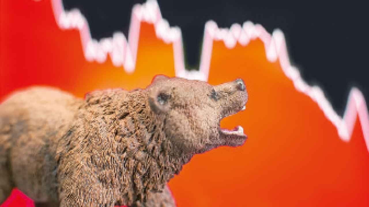 Markets end lower on IT drag, weak Asian cues