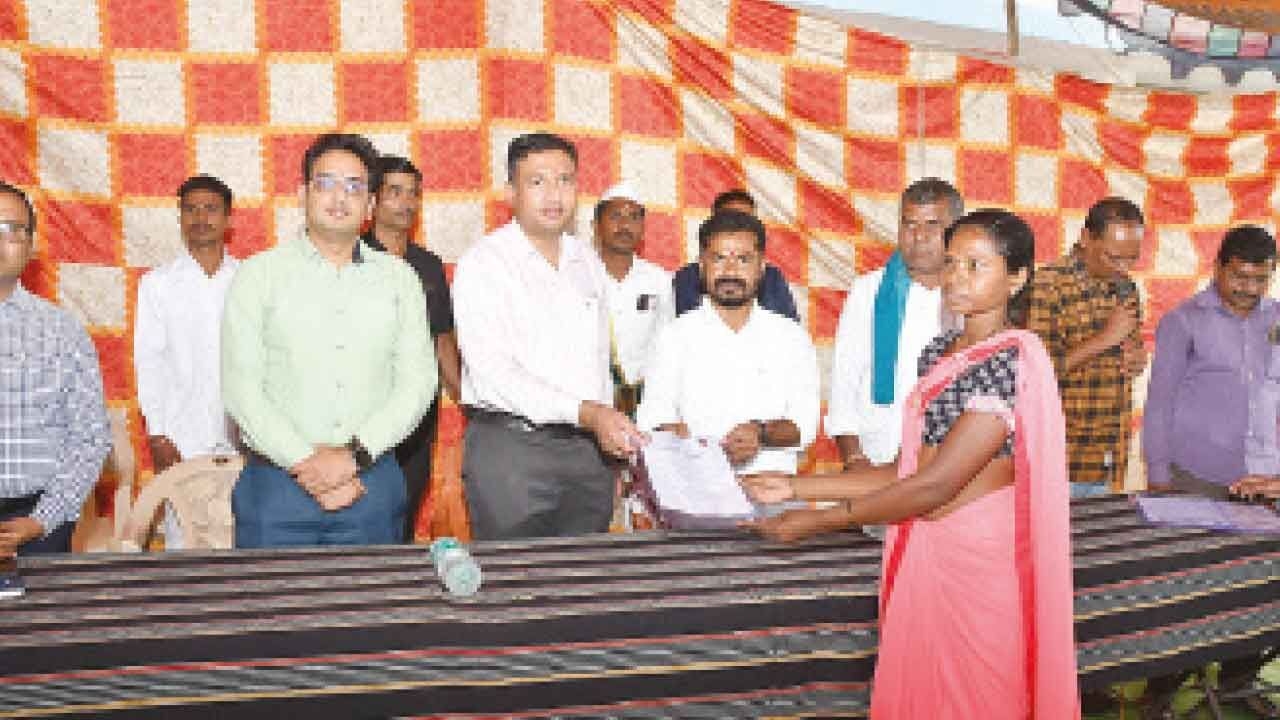 Govt aims to make poor house owners: Bojju Patel