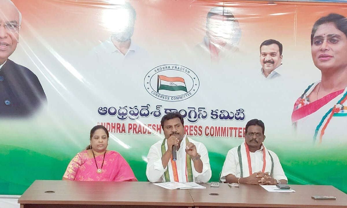 APCC slams coalition govt over schools' closure