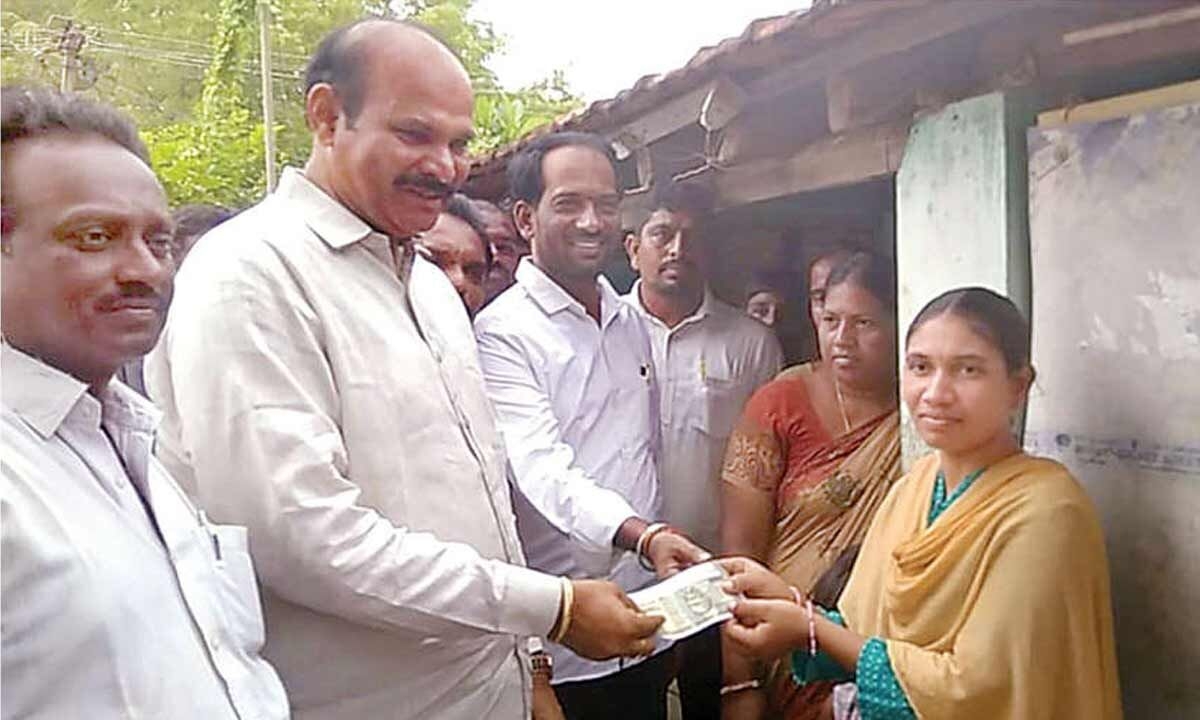 Minister Parthasarathy oversees pension distribution