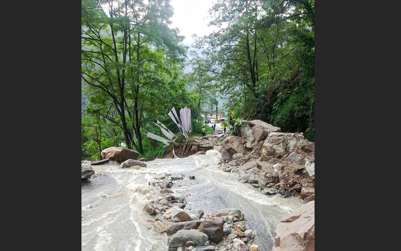Andhra launches efforts to evacuate Telugus stranded in Sikkim
