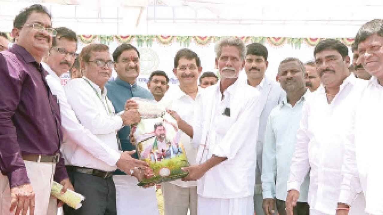 PJTSAU's seed distribution prog begins