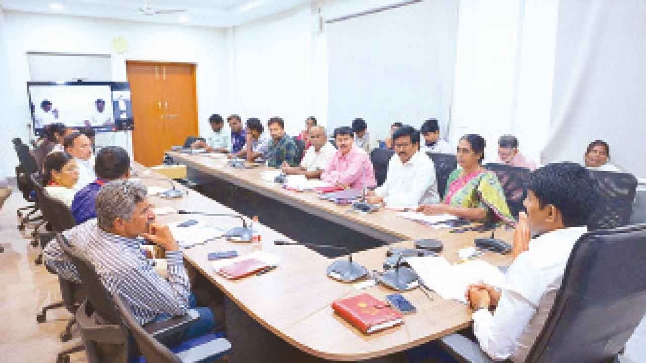Rangareddy aims at timely completion of over 16K Indiramma houses