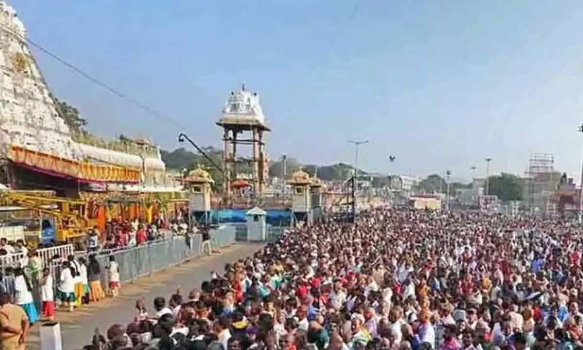 Devotees rush increases at Tirumala, to take 15 hours for Sarvadarshans