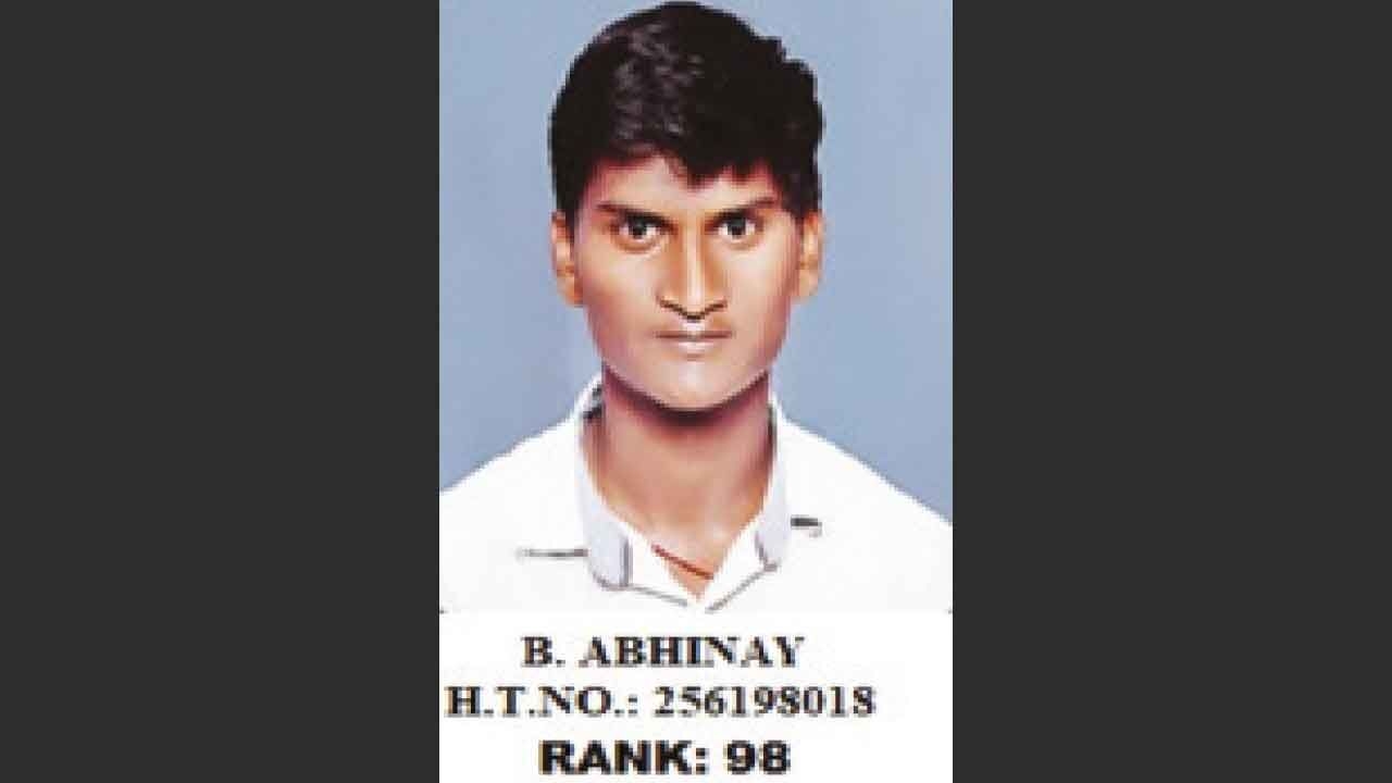Shivani students shine in JEE