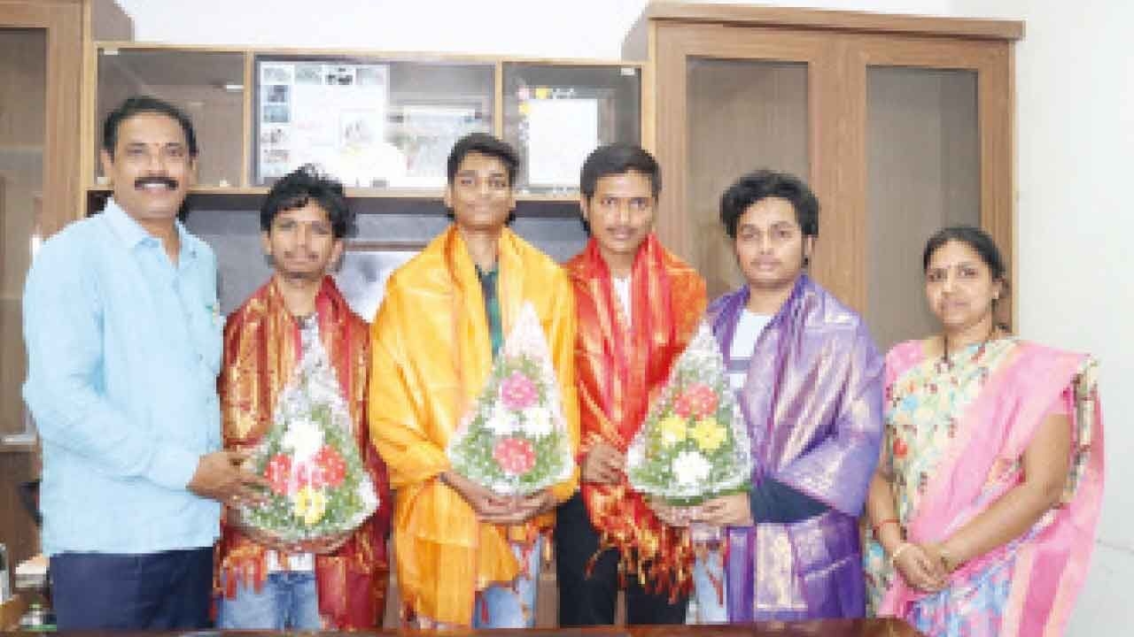 Kakatiya students shine in JEE Advance