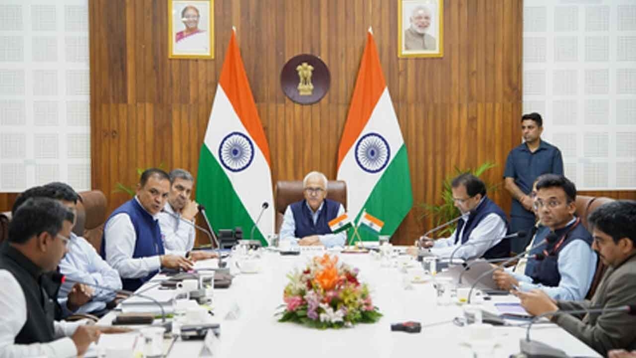 Manipur Guv, Union Home Secy review India-Myanmar border fencing; law & order situation