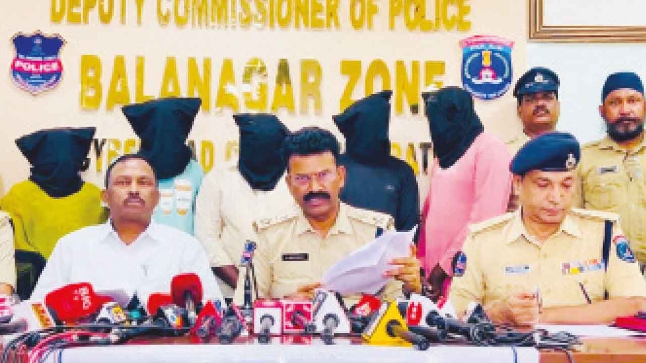 Cops bust drug peddling gang; cocaine and ephedrine worth Rs 1 crore seized