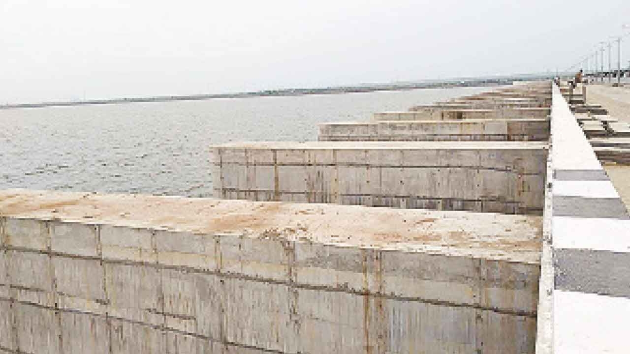 Heavy inflows in Godavari put a brake on tests at Medigadda