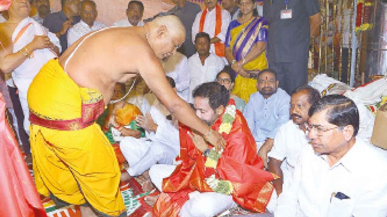 Union Minister takes part in Brahmotsavam of Lord Balaji