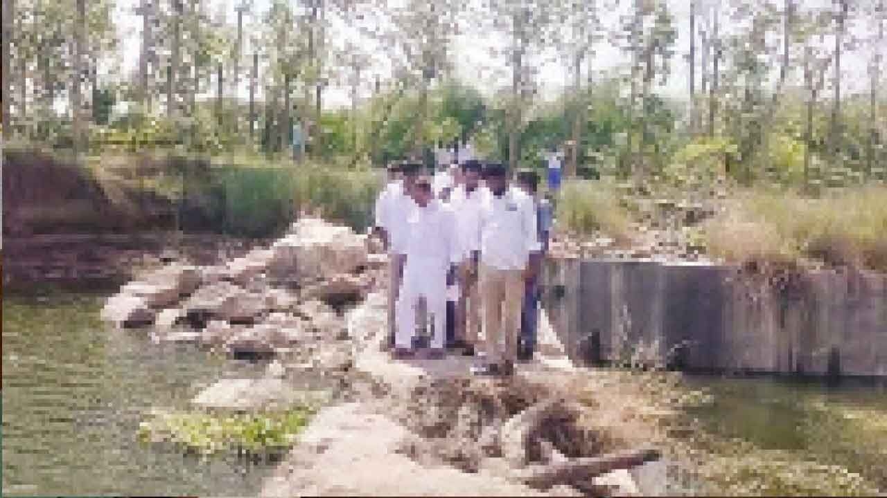 Indrakaran flays Eleti for demolition of check dam
