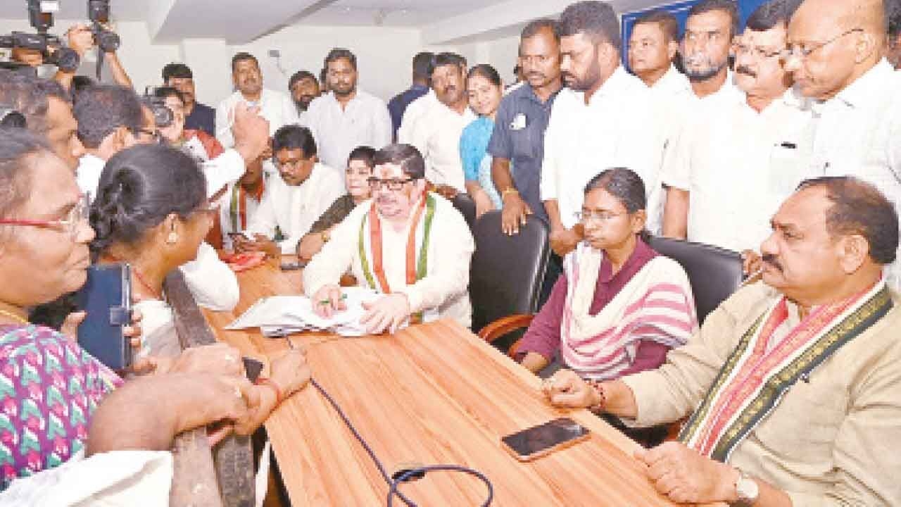 Prabhakar holds ‘Meet your Minister' grievance redressal prog