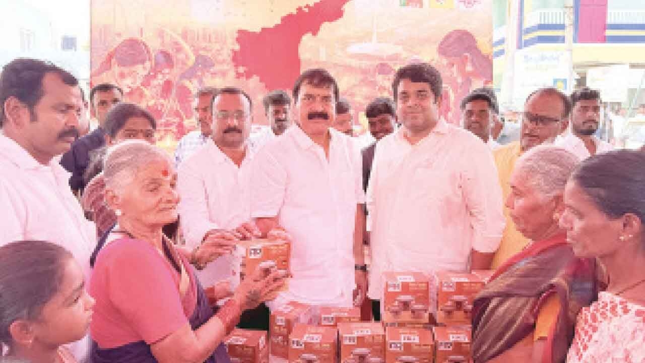 Anantapur: Prizes given away to Rangoli winners