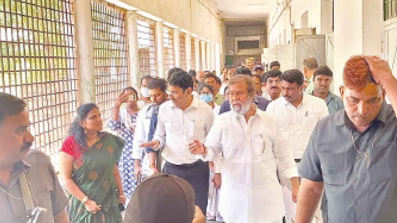 Govt axes diet contractor over food poisoning incident at IMH