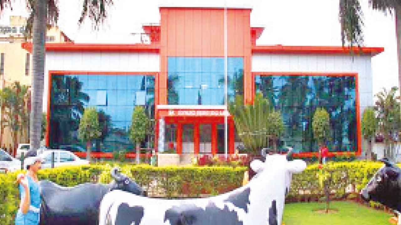 KMF achieves milestone: Record 1.06 cr litres of milk collected in a single day