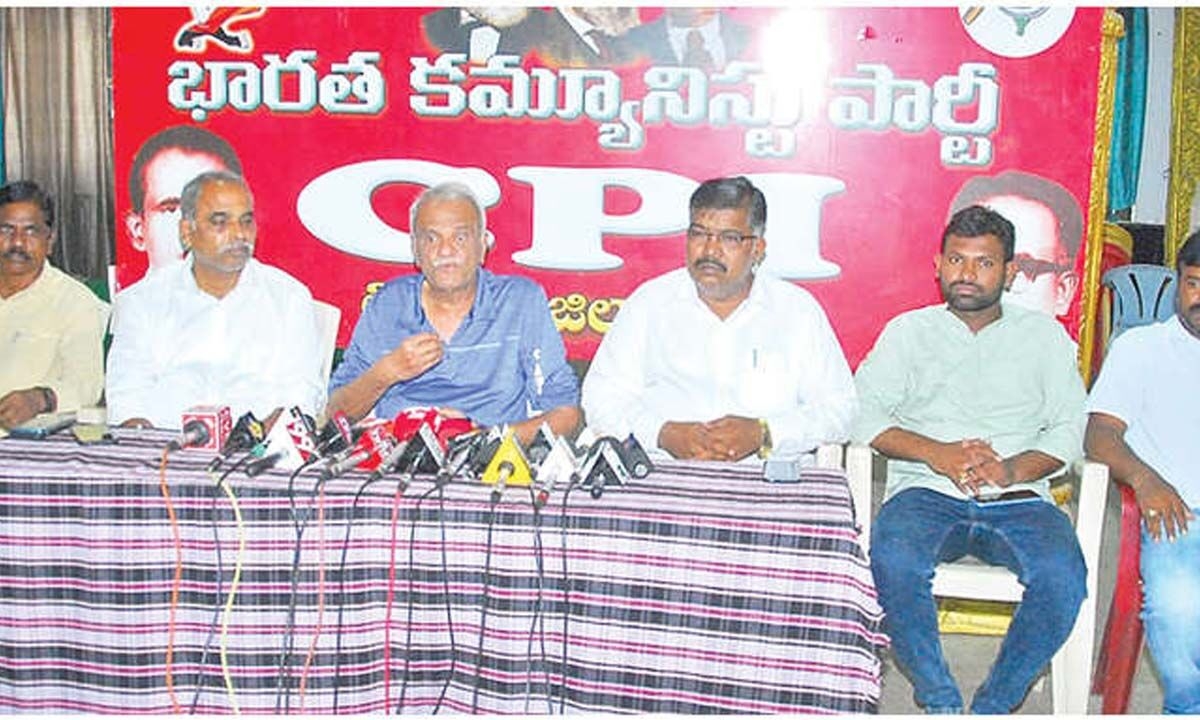 Security lapse led to Bengaluru stampede: CPI Narayana