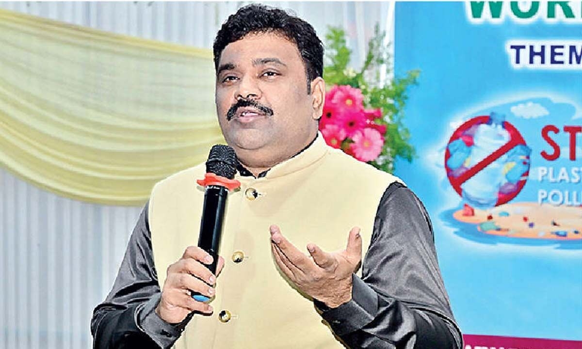 Let's reduce plastic usage and protect environment: Collector