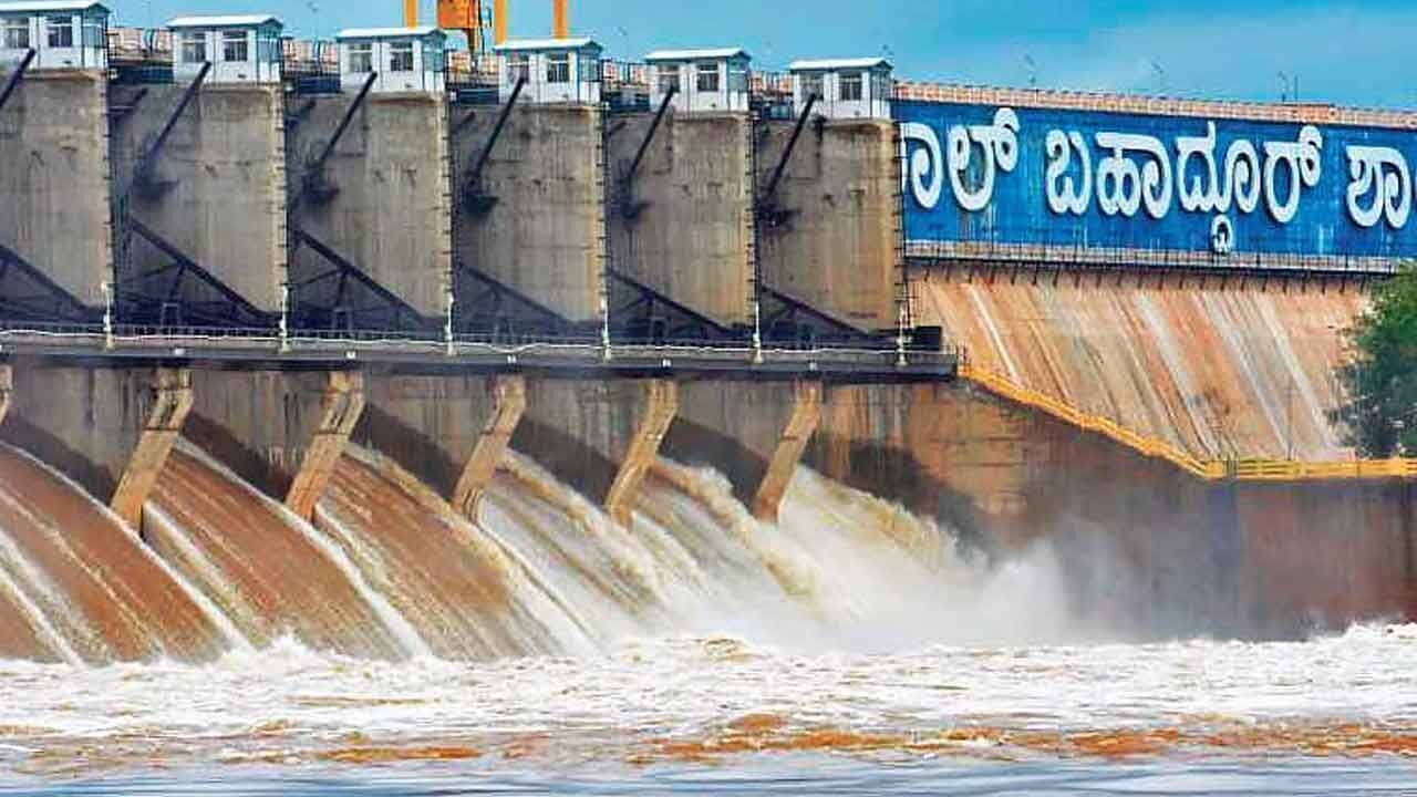 Maha CM's objection to Almatti Dam height, politically motivated: Bommai