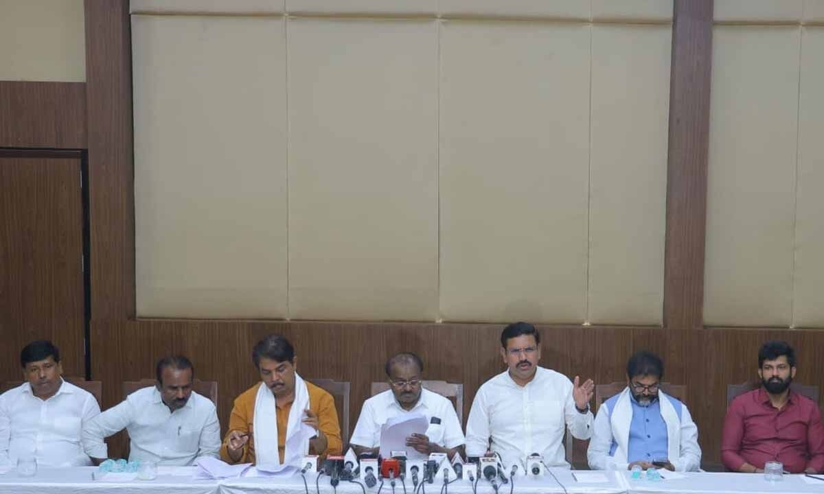 Despite police denying permission, Congress leaders in government exerted pressure: R Ashoka