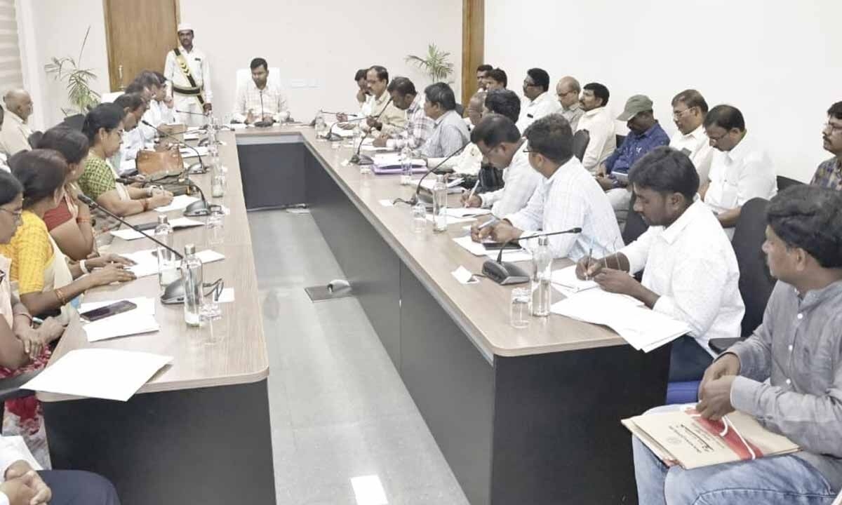 Collector Santosh Directs Officials to Intensify ‘Badi Bata' Campaign to Boost School Enrollment and Prevent Dropout