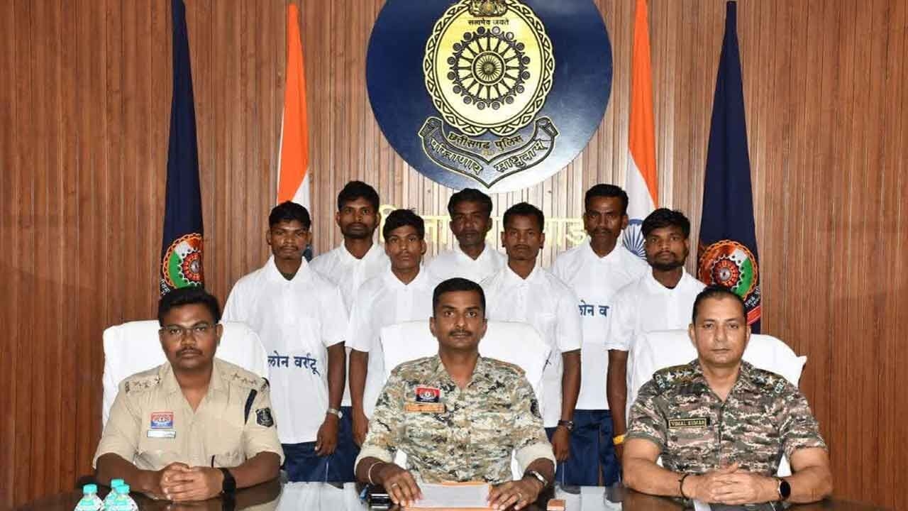 7 Maoists surrender in Dantewada