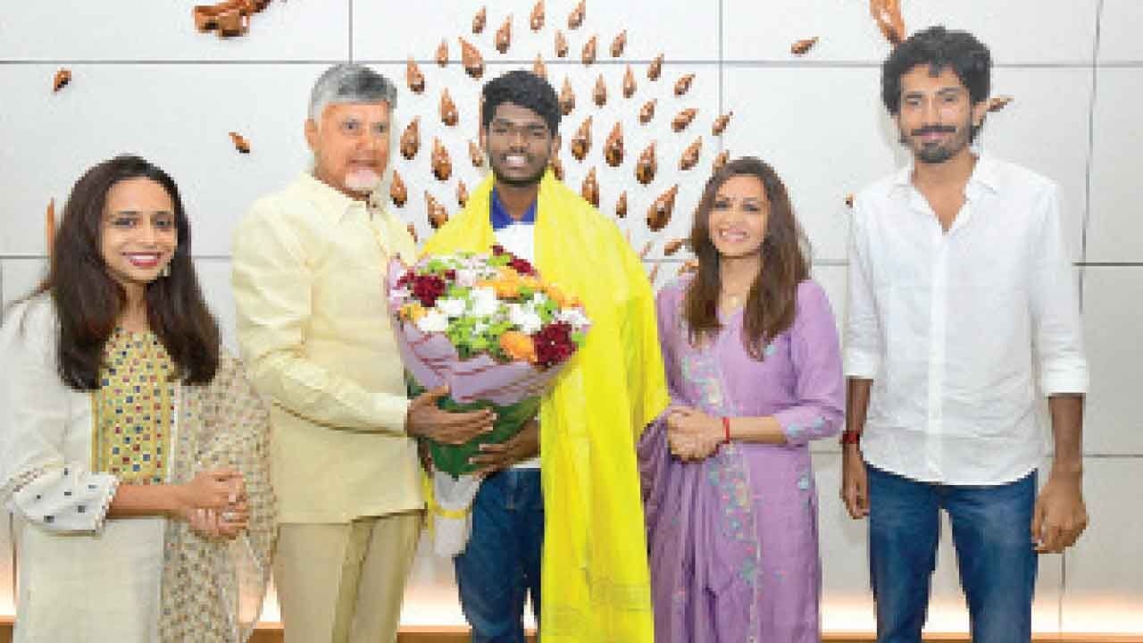 Naidu felicitates Narayanites for bagging top ranks in JEE Advanced 2025
