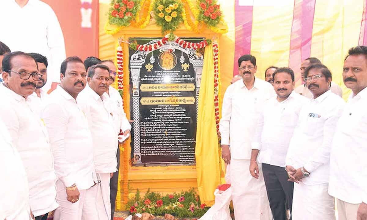 Govt allocates Rs 500 cr for temples' reconstruction in State