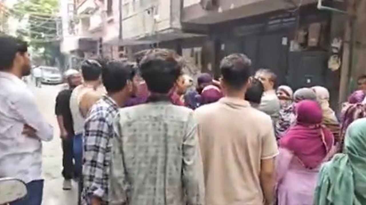 Delhi: 'Raped' minor girl dies after being stuffed in a bag