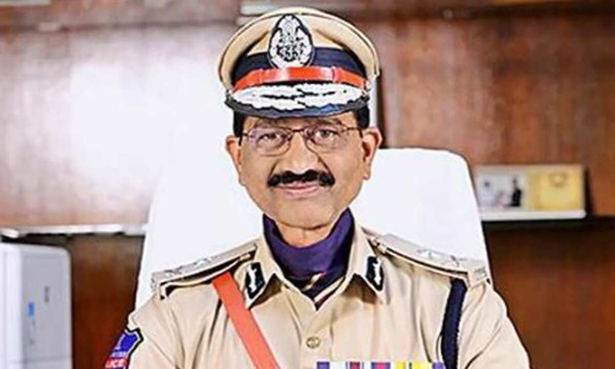 Ex-SIB chief lands in city, to appear before SIT today