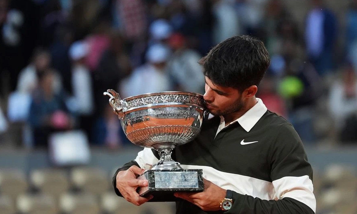 Alcaraz wins longest French Open final