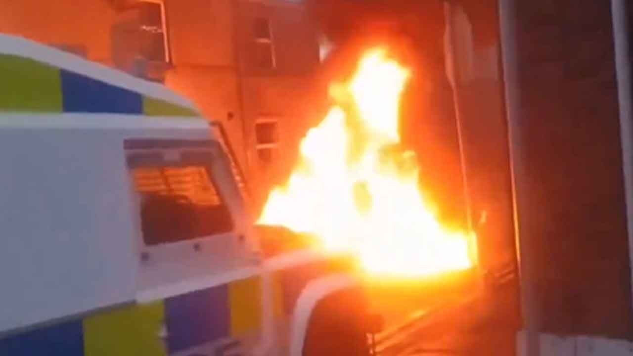 Ireland: Petrol bombs hurled at police after alleged sexual assault of girl