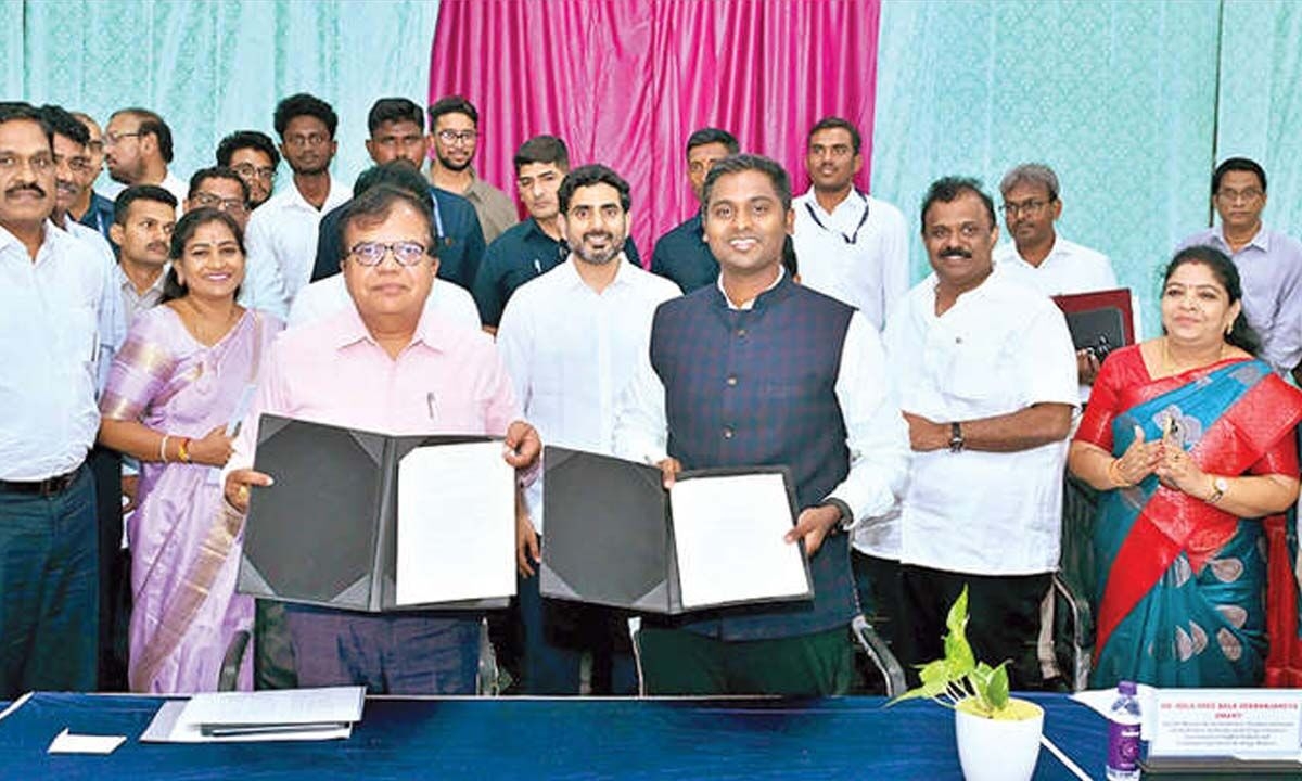 Make IYD celebrations a grand success: Lokesh to officials