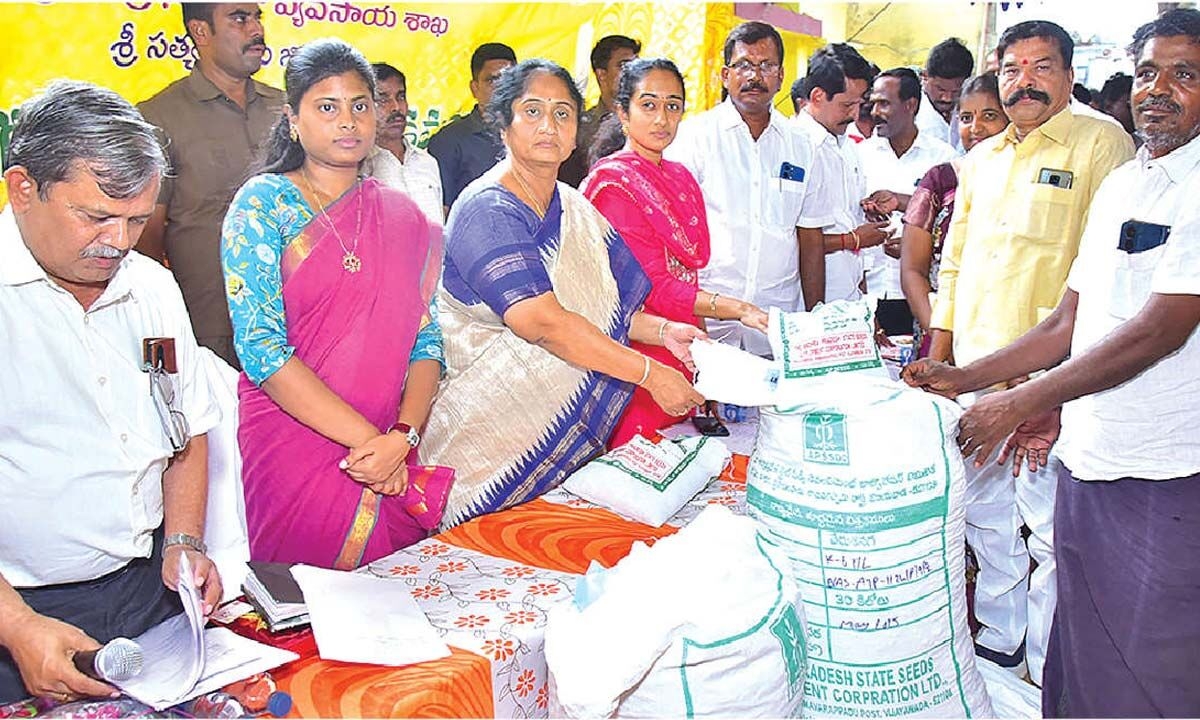 CM committed to farmers' welfare: Minister Savitha