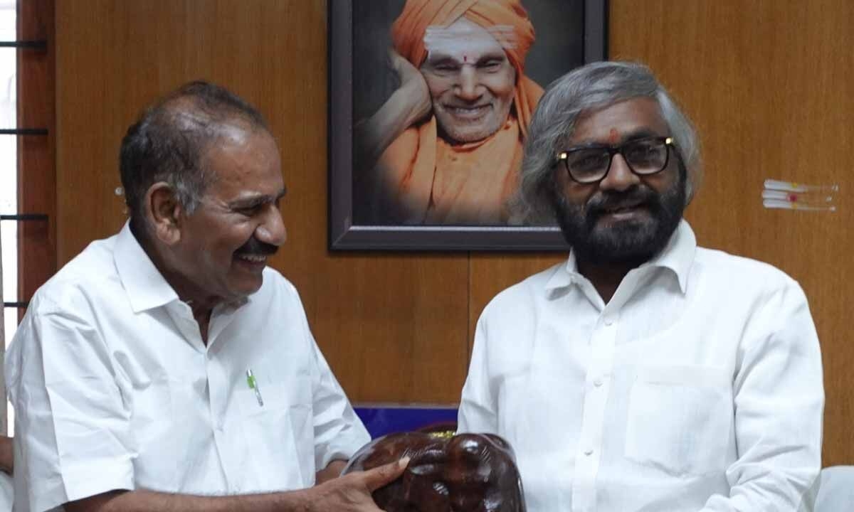 Eshwar Khandre - Kerala Forest Minister Saseendran Meet