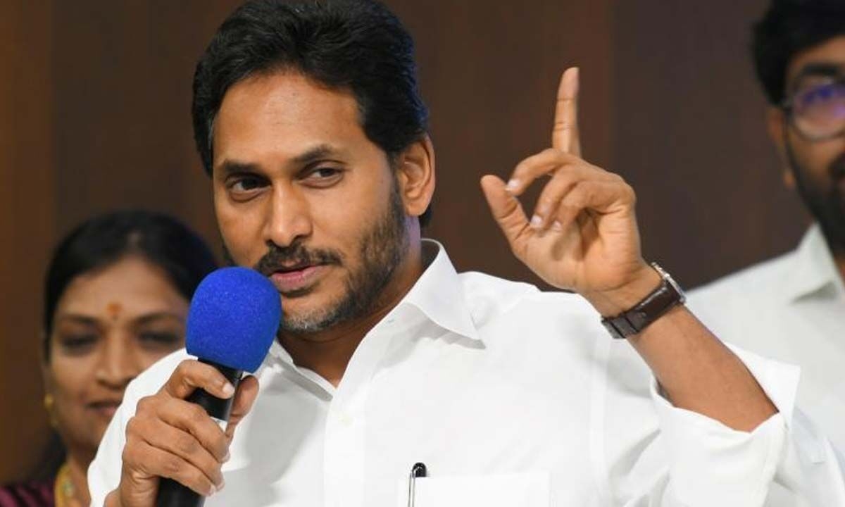 Christian leader accuses Jagan of betrayal; lauds Naidu's initiatives