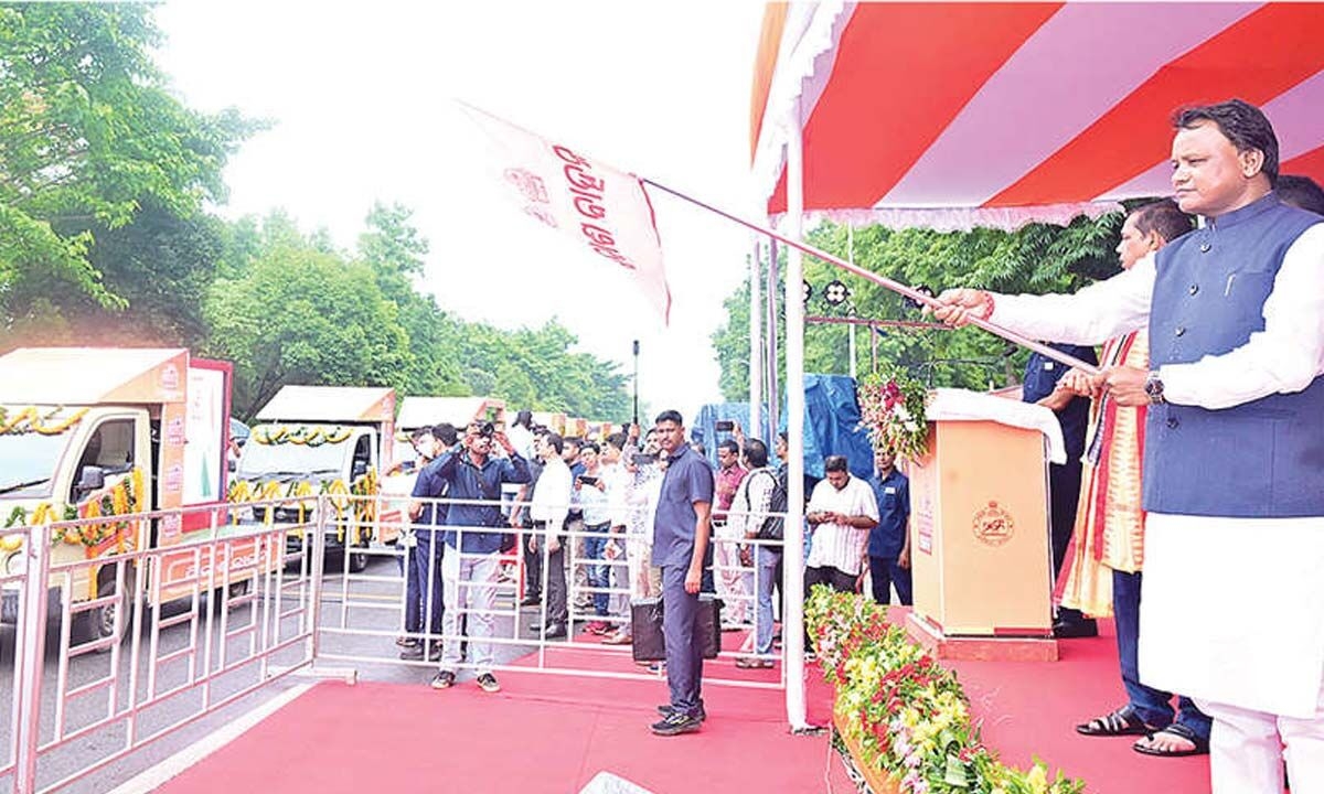 Majhi flags off ‘Vikas Vahan'