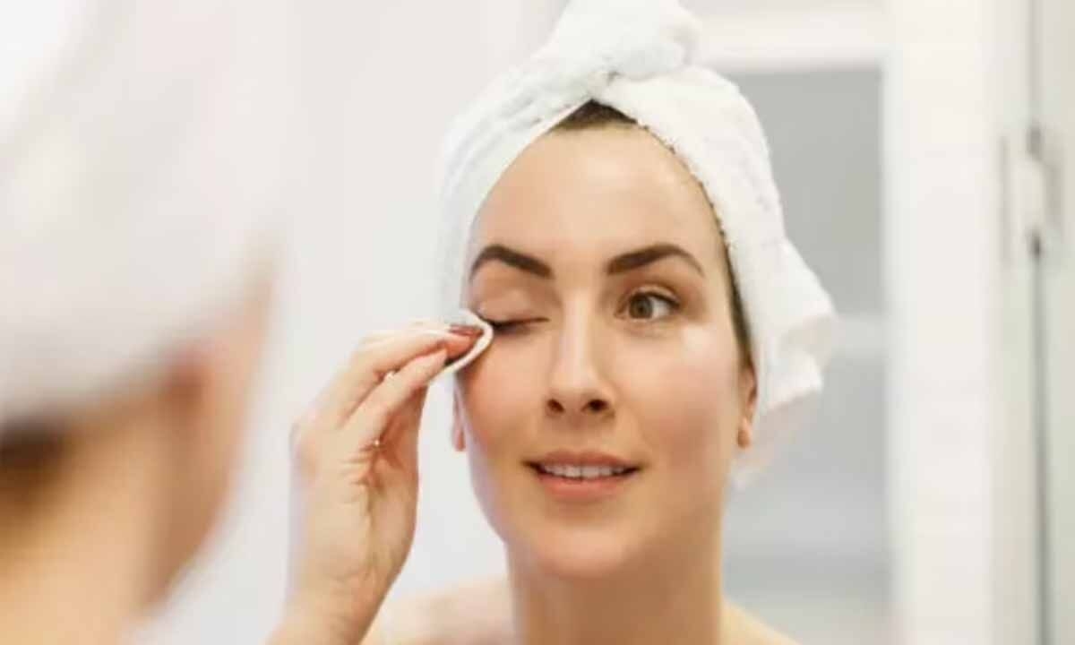 Try These Natural Makeup Removers Before Bed for Clear, Glowing Skin