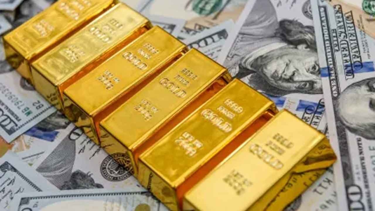 Gold prices breach key Rs 1 lakh level to hit record high