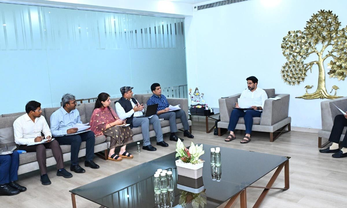Lokesh's ultimatum to YSRCP on 'Talliki Vandanam'