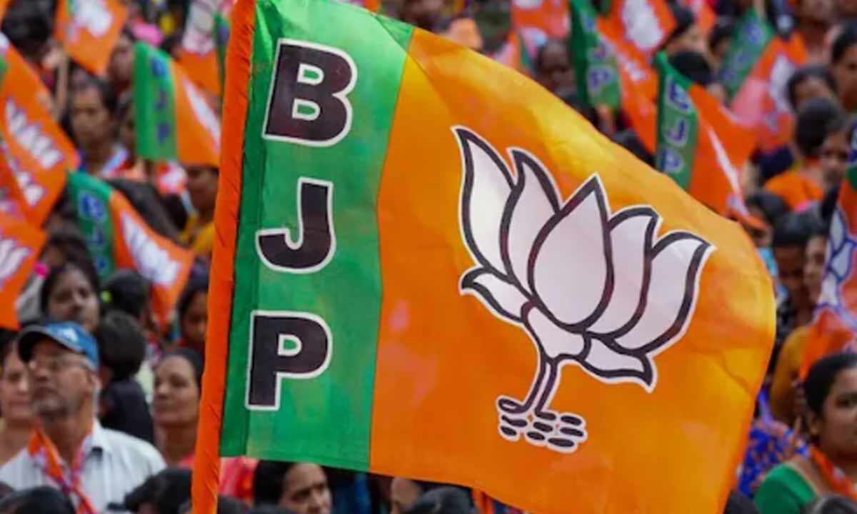 BJP slams KCR for passing the buck on engineers