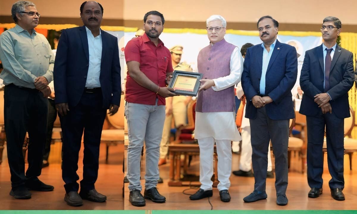 Governor presents ‘Best Service' award to Wanaparthy man