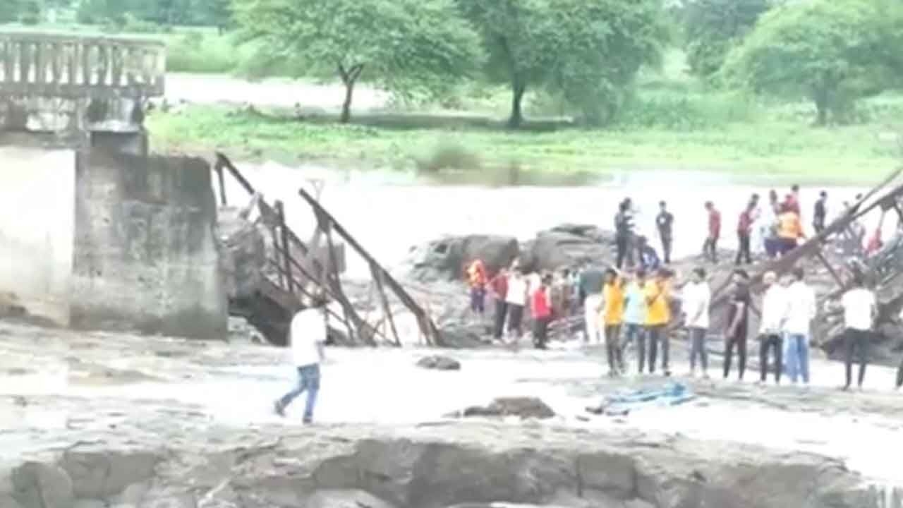 Two drowned as bridge collapses in Pune, rescue operations on