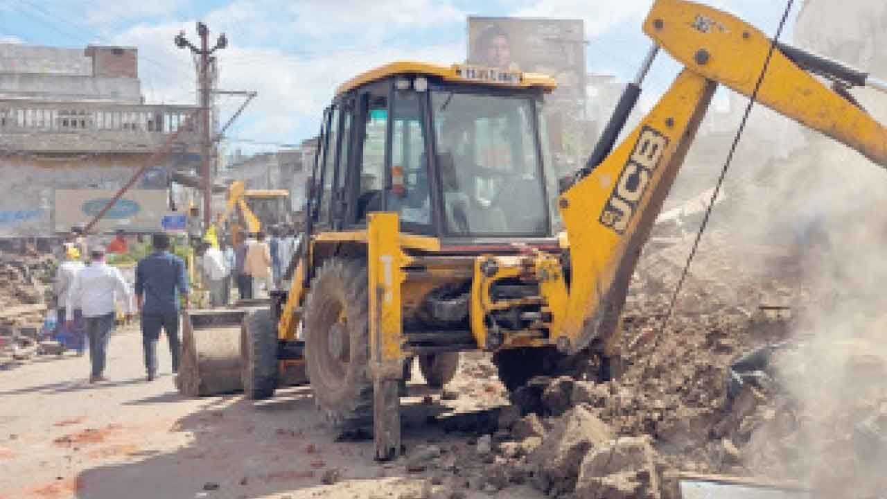 Road widening work begins in Vemulawada